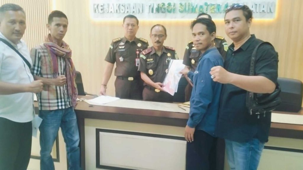 waka kejati sumsel menerima berkas dari lsm waka kejati sumsel menerima berkas dari lsm