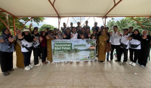 YGANN Bersama PGRI Lahat Dan Lazismu Sukses Gelar Penanaman Bibit Pohon dan Aksi Donasi Peduli Banjir di Bantaran Sungai Lematang