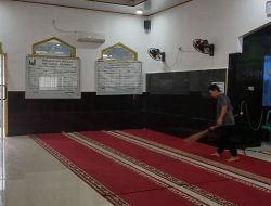 ASN KUA Benakat Geber Bersih-bersih Masjid di Benakat dan Lawang Kidul, Libatkan TPQ dan Warga