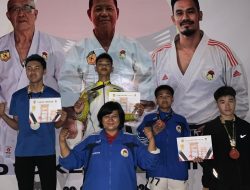 AL AZIZ SISWA SMPN 2 LAHAT KEMBALI SABET MEDALI EMAS DI AJANG KARATE KEJURDA INKAI SE SUMATERA SELATAN