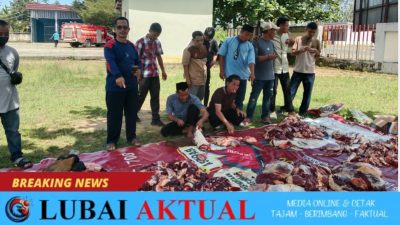 Taufik Azrullah, S.Sos., Komandoi Pembagian Daging Kurban di Kantor Camat Lubai Ulu